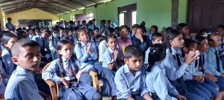 रामापुर नमुना माध्यमिक विद्यालयमा नेपालको चुच्चे नक्सा बितरण