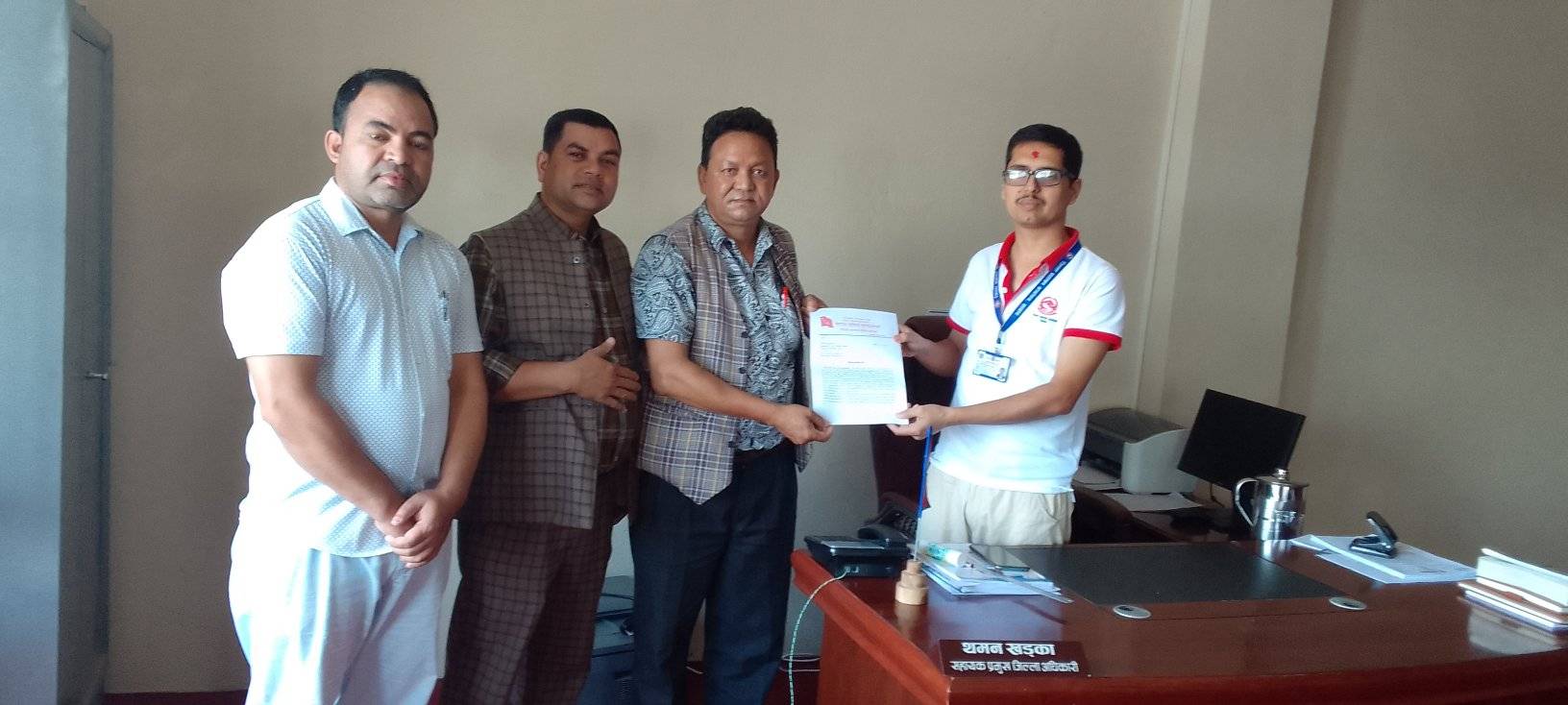 नेपाल दलित मुक्तिमोर्चा द्धारा प्रमुख जिल्ला अधिकारी मार्फत मुख्यमन्त्रीलाइ ज्ञापन पत्र