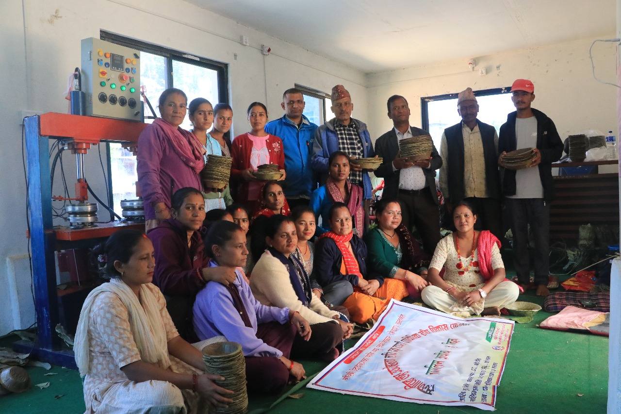 सल्यानमा ५ दिने दुना टपरी बनाउने तालिम सम्पन्नः प्लाष्टिक मुक्त अभियानमा दार्मा गाउँपालिका