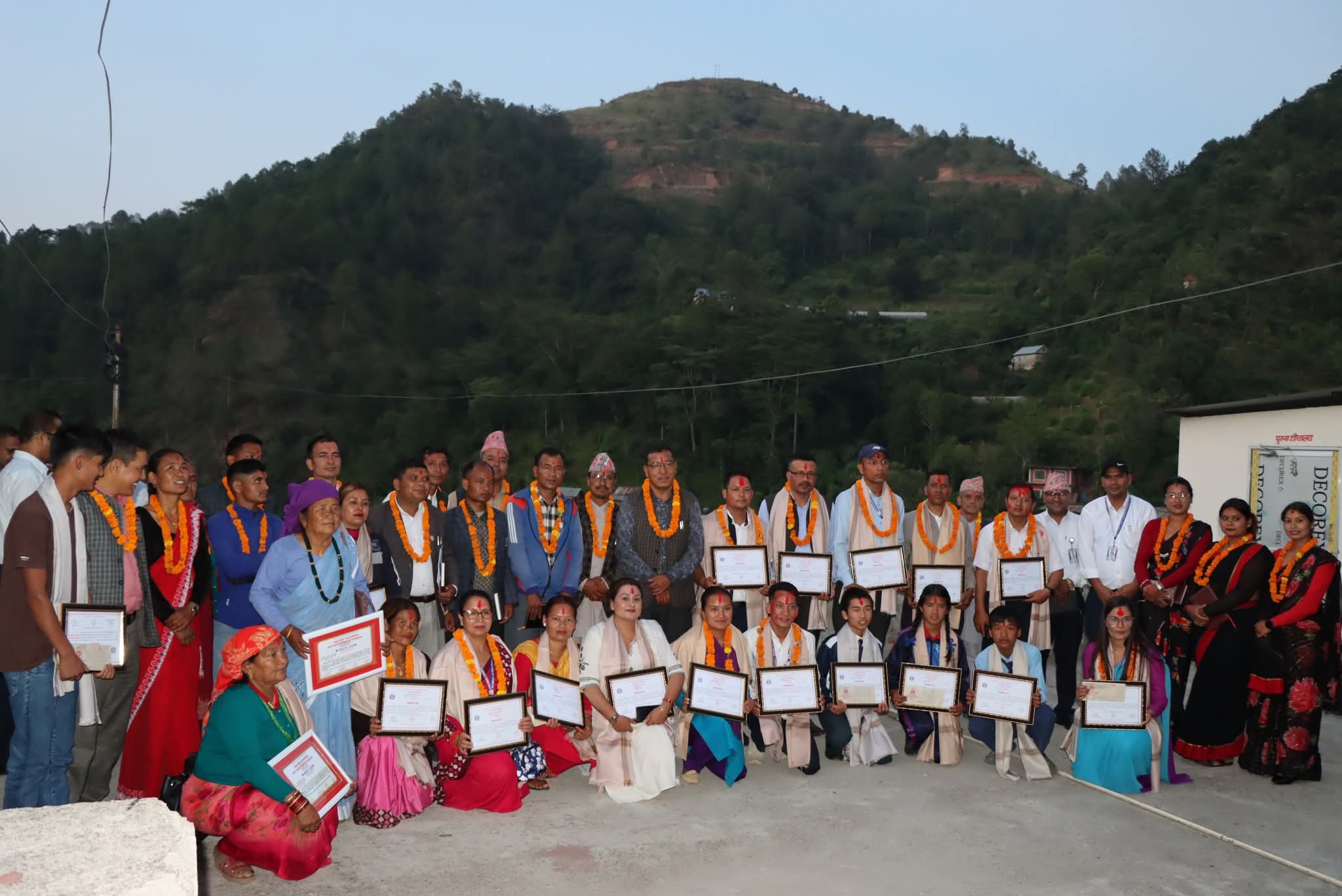 कपुरकोट गाउँपालिकाद्वारा उत्कृष्ट कर्मचारीलाई स्थानीय सेवा पुरस्कार द्वारा सम्मानित